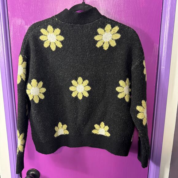 Chelsea and Theodora Black Daisy Floral Button Front Cardigan Sweater Small - Picture 8 of 8